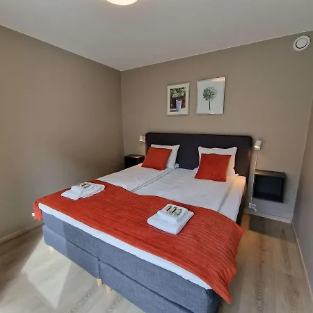 Stylish 3-bedroom With Modern Amenities Near Center Lejlighed