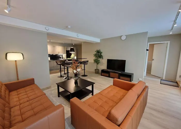 Stylish 3-bedroom With Modern Amenities Near Center Appartement *