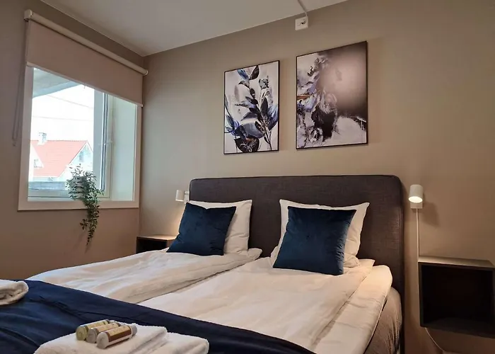 Stylish 3-bedroom With Modern Amenities Near Center Appartement